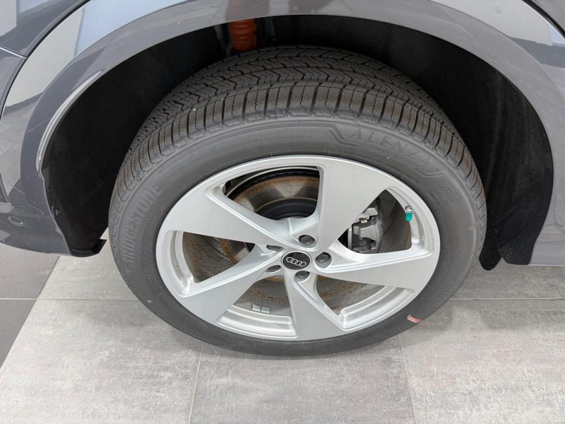 Audi Q5 Vehicle Image 3