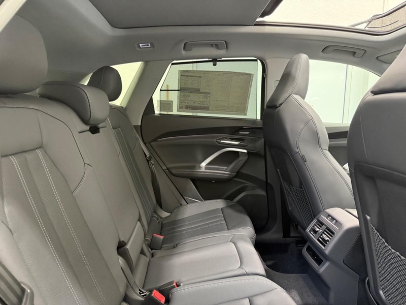 Audi Q5 Vehicle Image 4