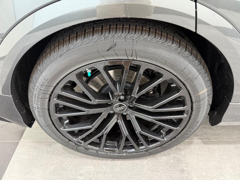 Audi SQ8 Vehicle Image 3