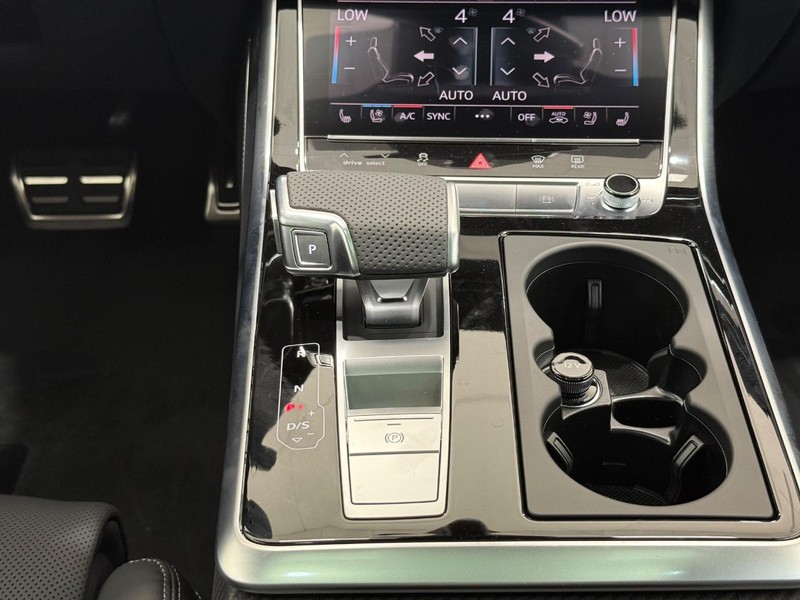 Audi SQ8 Vehicle Image 7