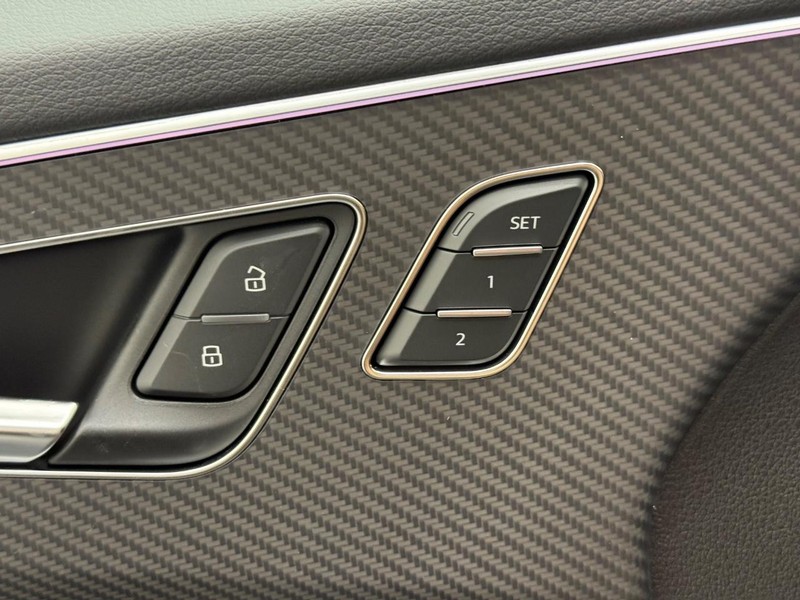 Audi SQ8 Vehicle Image 10