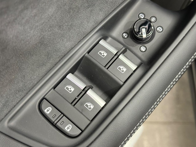 Audi SQ8 Vehicle Image 16