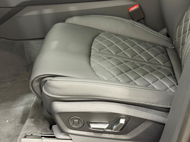 Audi SQ8 Vehicle Image 17