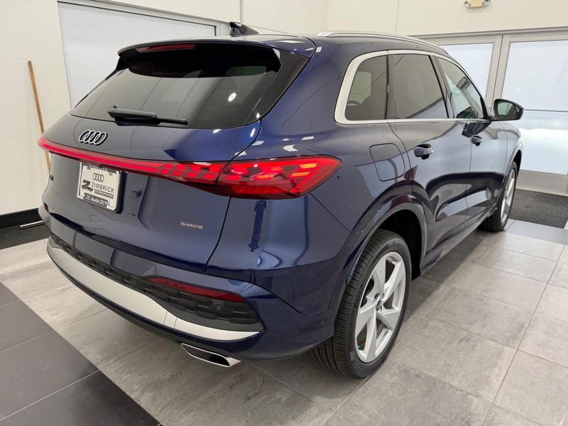 Audi Q5 Vehicle Image 2