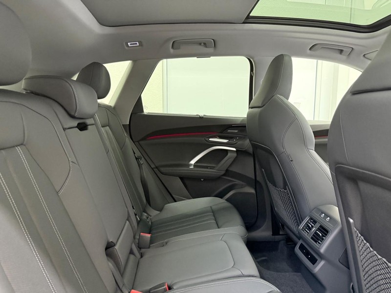 Audi Q5 Vehicle Image 4
