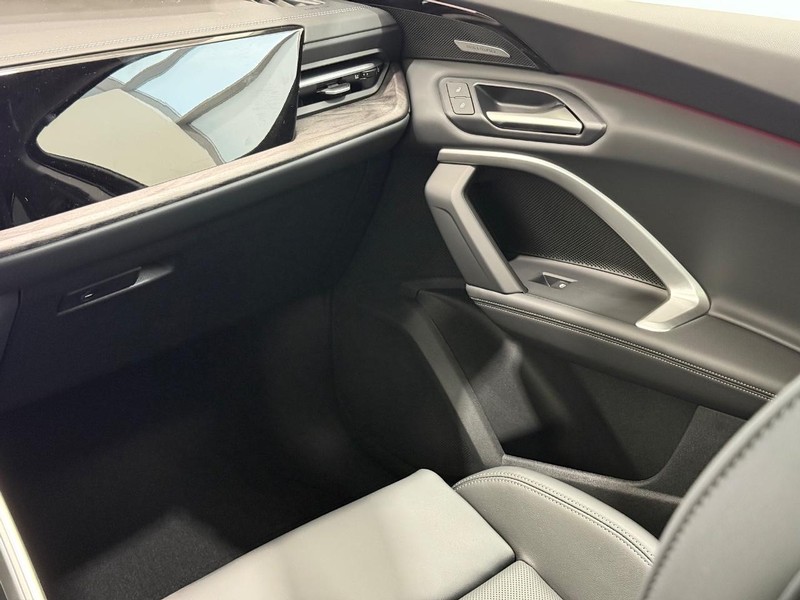Audi Q5 Vehicle Image 9