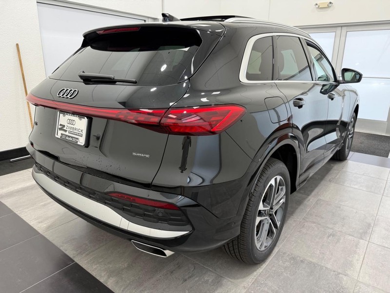 Audi Q5 Vehicle Image 2