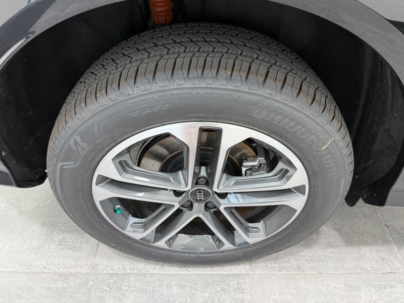 Audi Q5 Vehicle Image 3