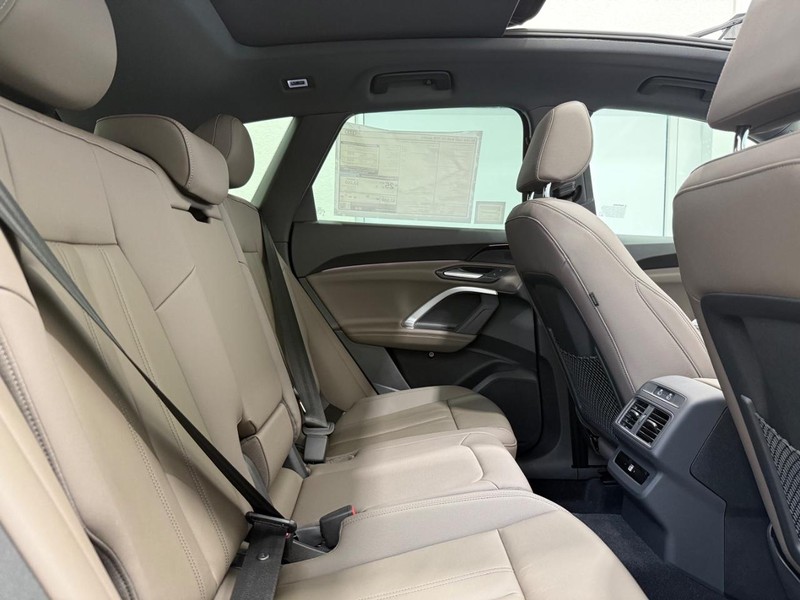 Audi Q5 Vehicle Image 4