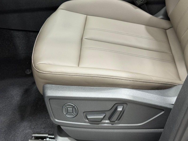 Audi Q5 Vehicle Image 15