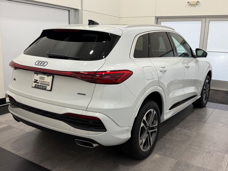 Audi Q5 Vehicle Image 2