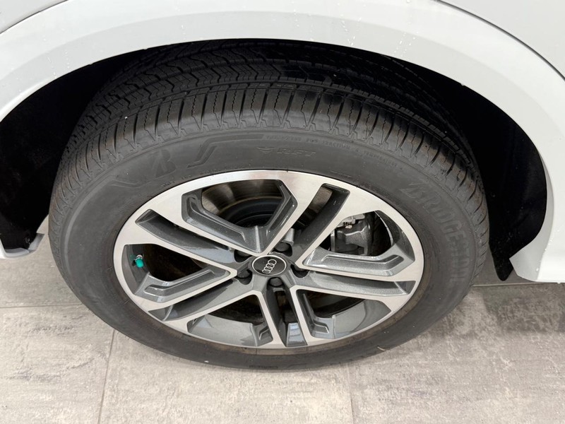 Audi Q5 Vehicle Image 3