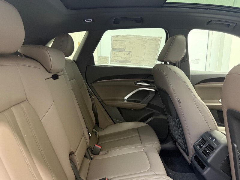 Audi Q5 Vehicle Image 4