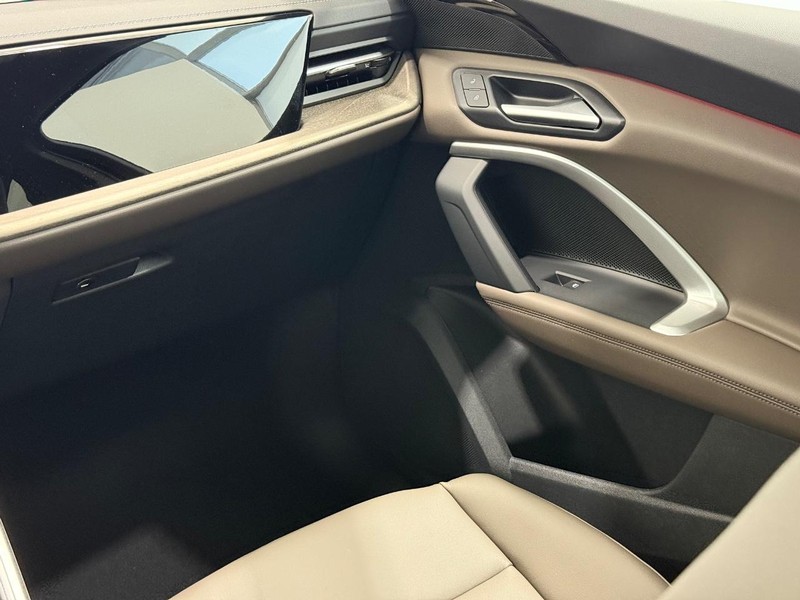 Audi Q5 Vehicle Image 9