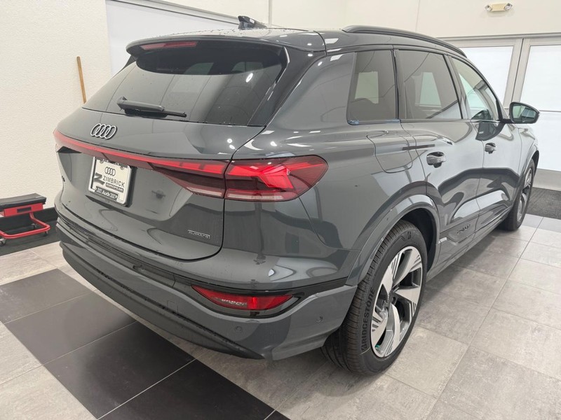 Audi Q6 e-tron Vehicle Image 2