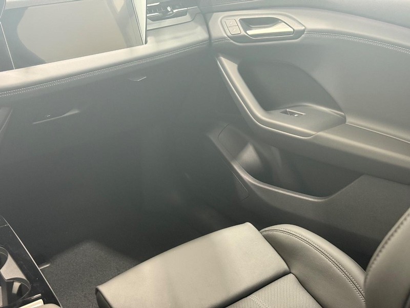 Audi Q6 e-tron Vehicle Image 9