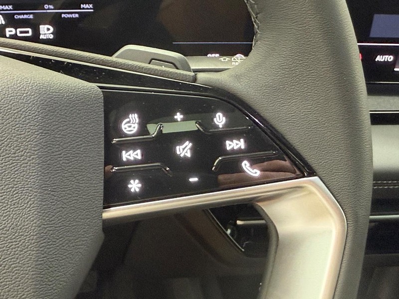 Audi Q6 e-tron Vehicle Image 11