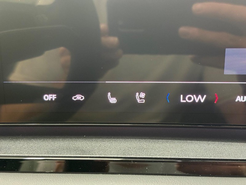Audi Q6 e-tron Vehicle Image 13