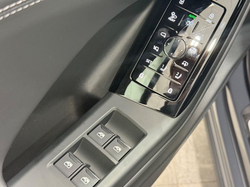 Audi Q6 e-tron Vehicle Image 14