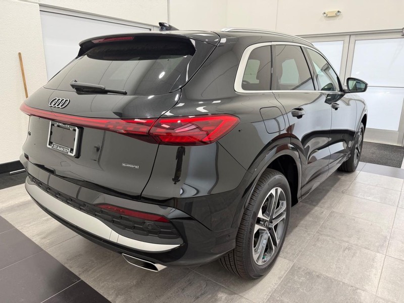 Audi Q5 Vehicle Image 2