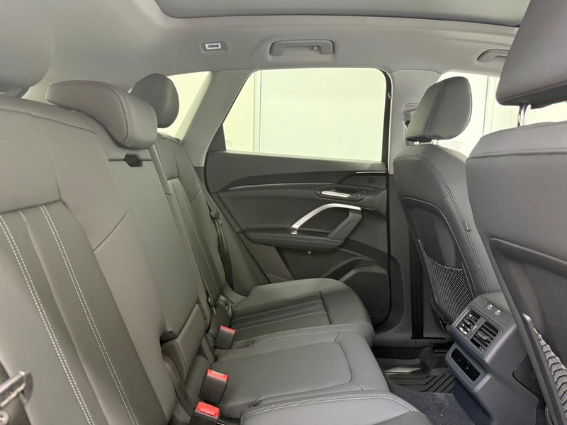 Audi Q5 Vehicle Image 4