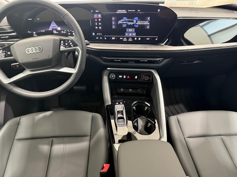 Audi Q5 Vehicle Image 5