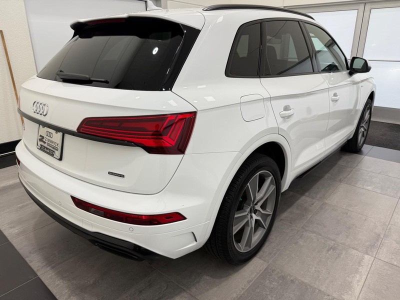Audi Q5 Vehicle Image 2