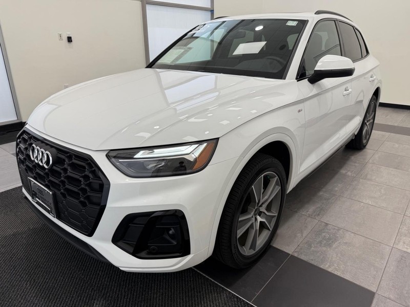 Audi Q5 Vehicle Image 6