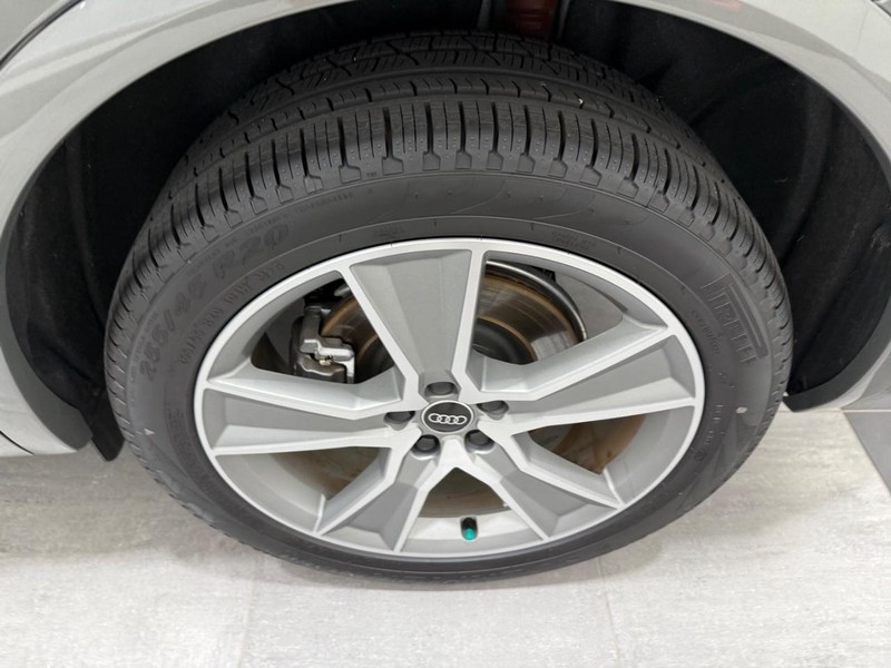 Audi Q5 Vehicle Image 5