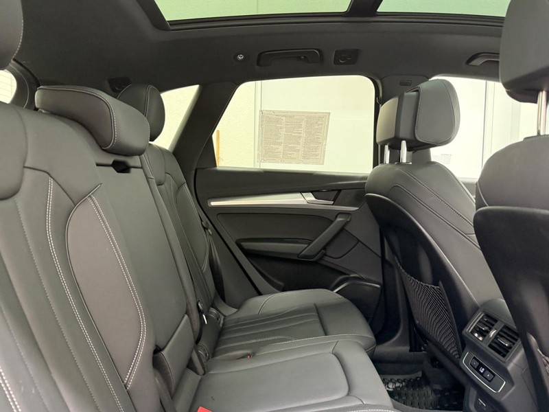 Audi Q5 Vehicle Image 8