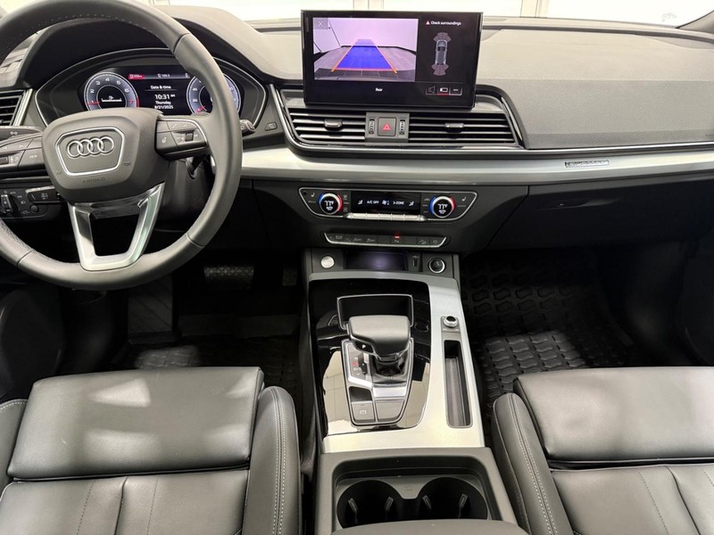 Audi Q5 Vehicle Image 9