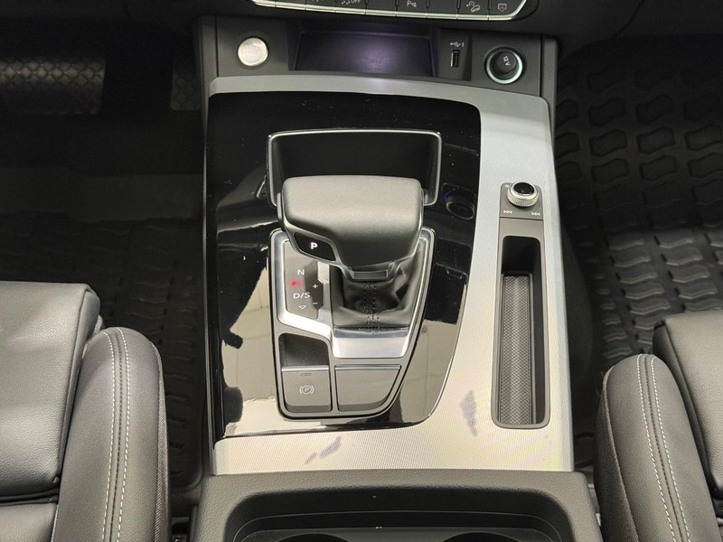 Audi Q5 Vehicle Image 11