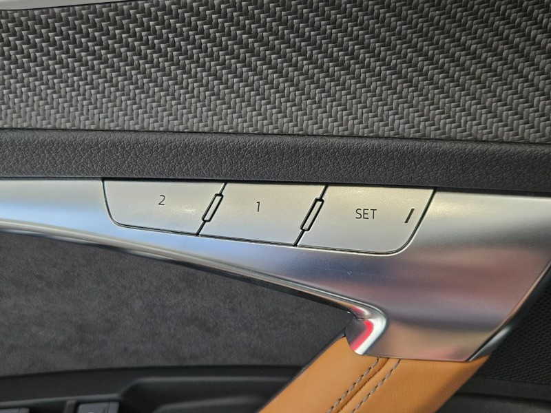 Audi RS 6 Avant Vehicle Image 11