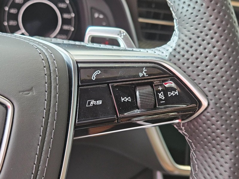 Audi RS 6 Avant Vehicle Image 13