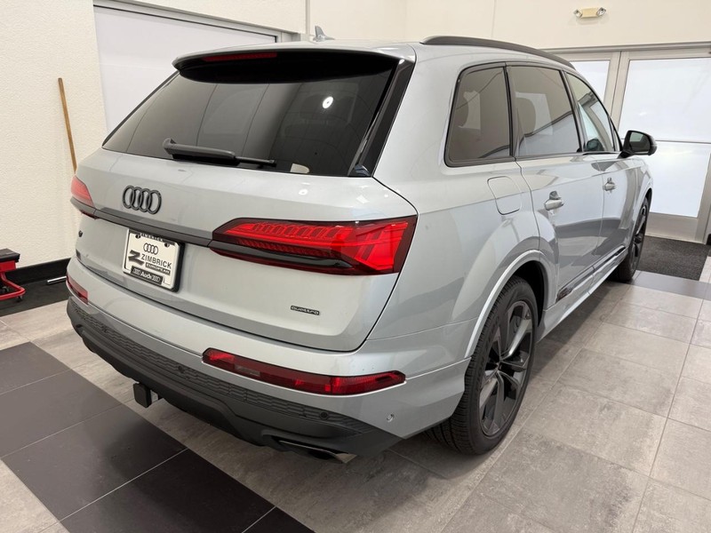 Audi Q7 Vehicle Image 2