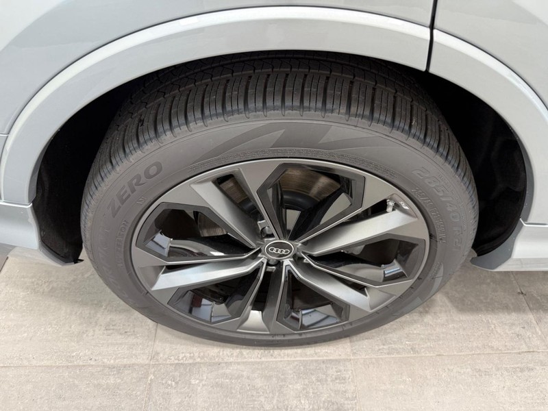 Audi Q7 Vehicle Image 3