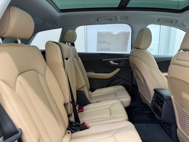 Audi Q7 Vehicle Image 4