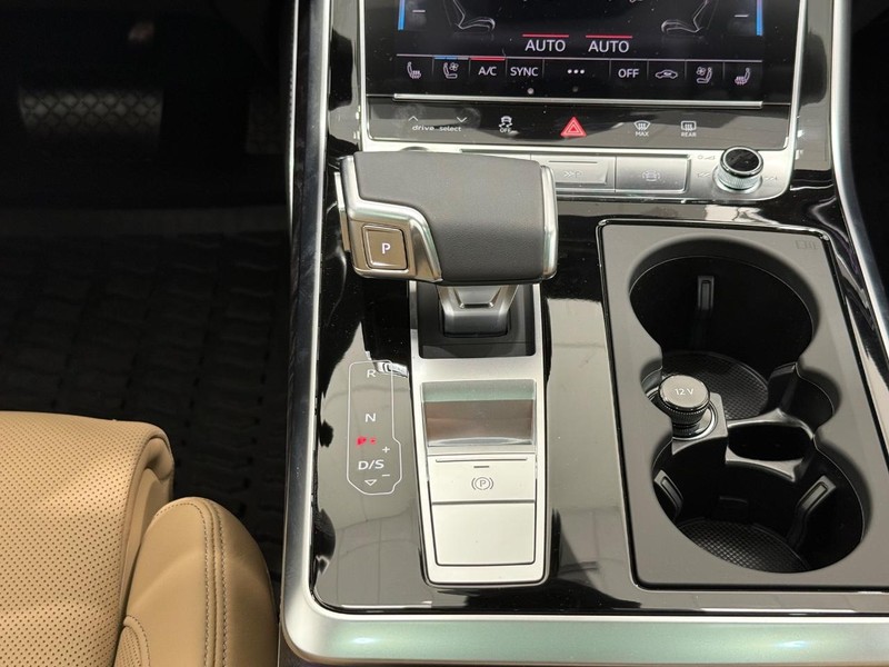 Audi Q7 Vehicle Image 7