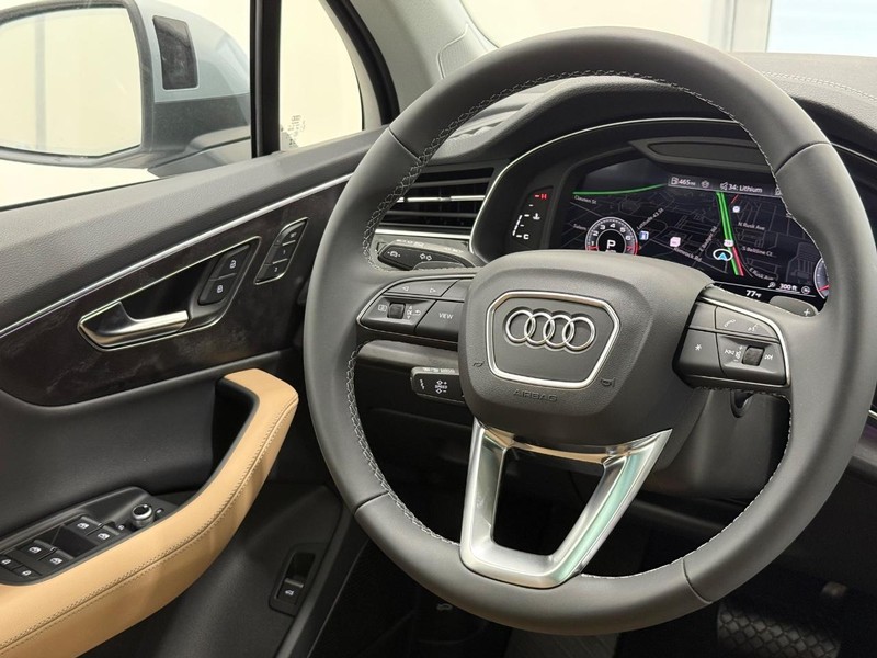 Audi Q7 Vehicle Image 8