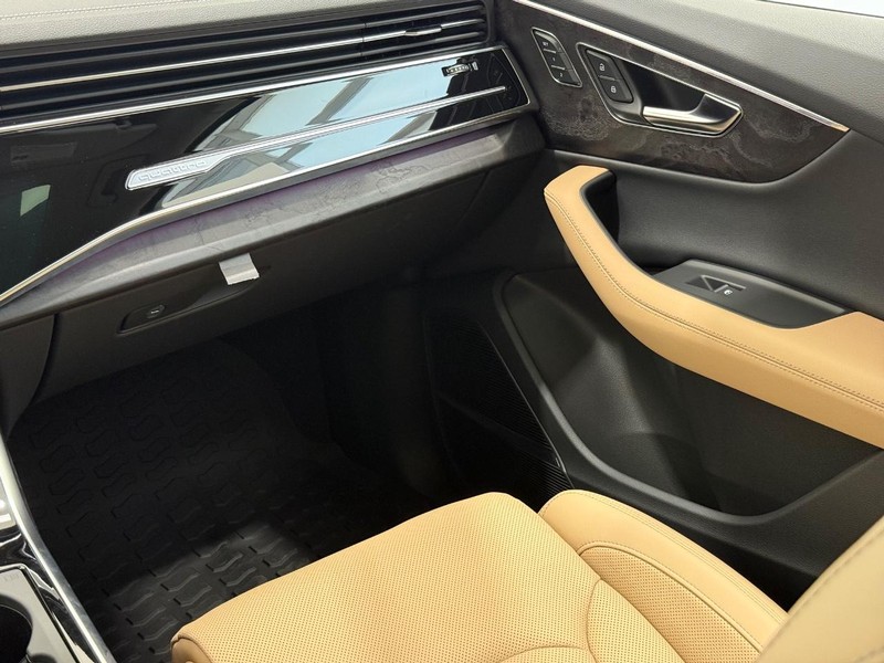 Audi Q7 Vehicle Image 9