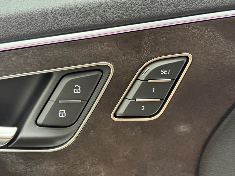 Audi Q7 Vehicle Image 10