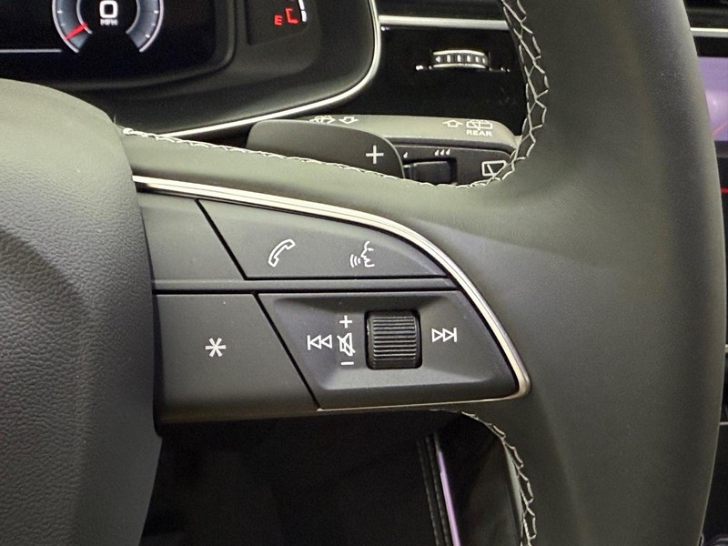 Audi Q7 Vehicle Image 12