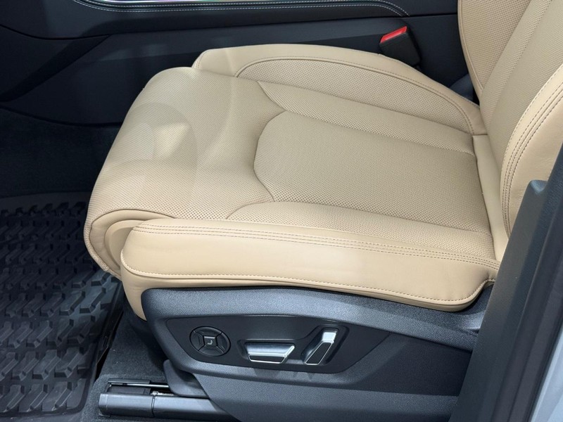 Audi Q7 Vehicle Image 16