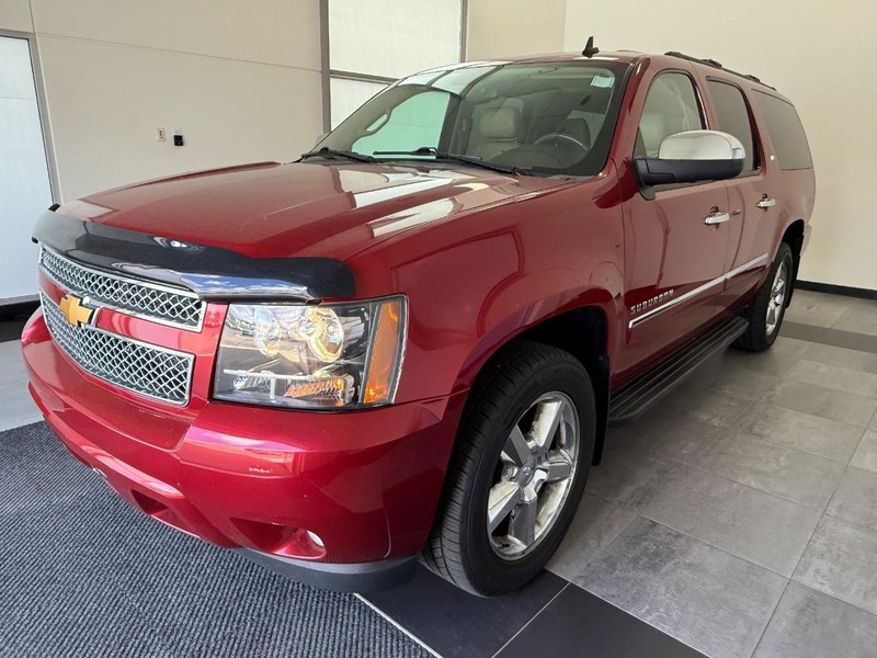 Chevrolet Suburban Vehicle Image 6
