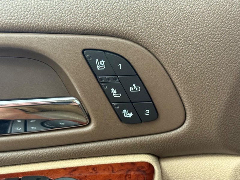 Chevrolet Suburban Vehicle Image 14