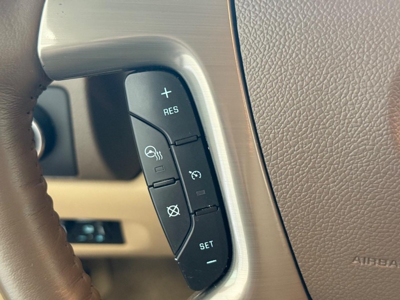 Chevrolet Suburban Vehicle Image 15