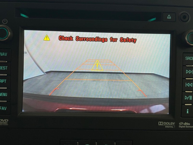 Chevrolet Suburban Vehicle Image 18
