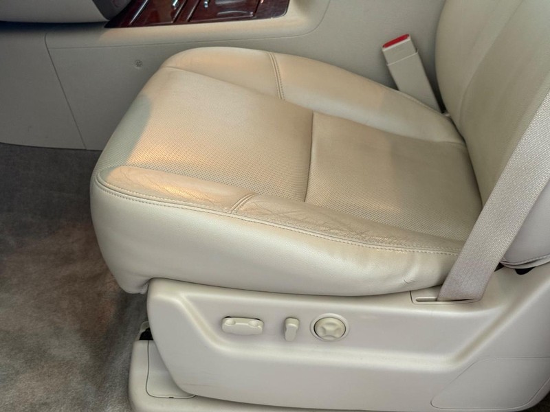 Chevrolet Suburban Vehicle Image 20