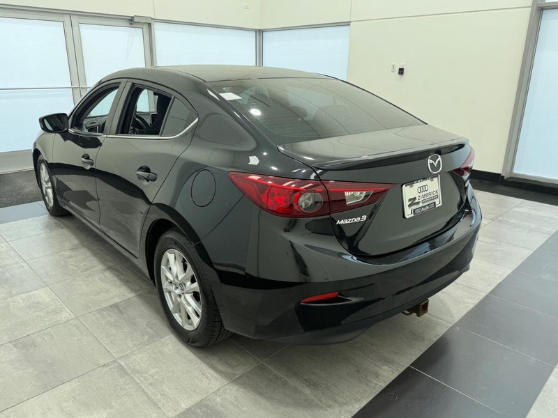 Mazda Mazda3 Sedan Vehicle Image 4