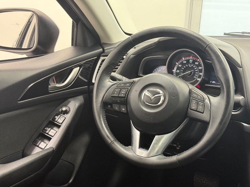 Mazda Mazda3 Sedan Vehicle Image 12